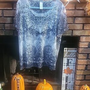 Elegant Paisley Women's Top - Black and Gray